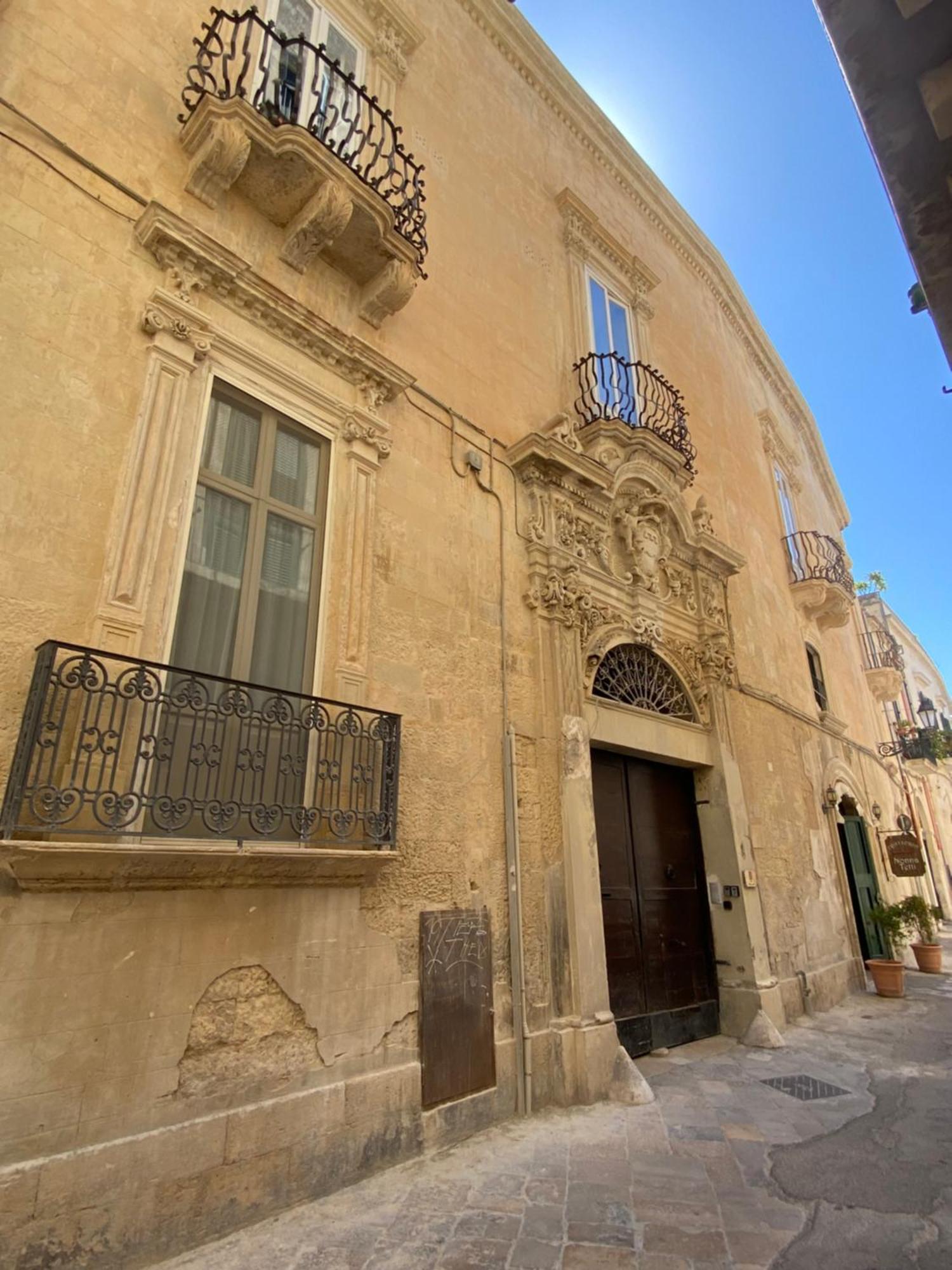 Roiss Haus Suites Lecce Buitenkant foto
